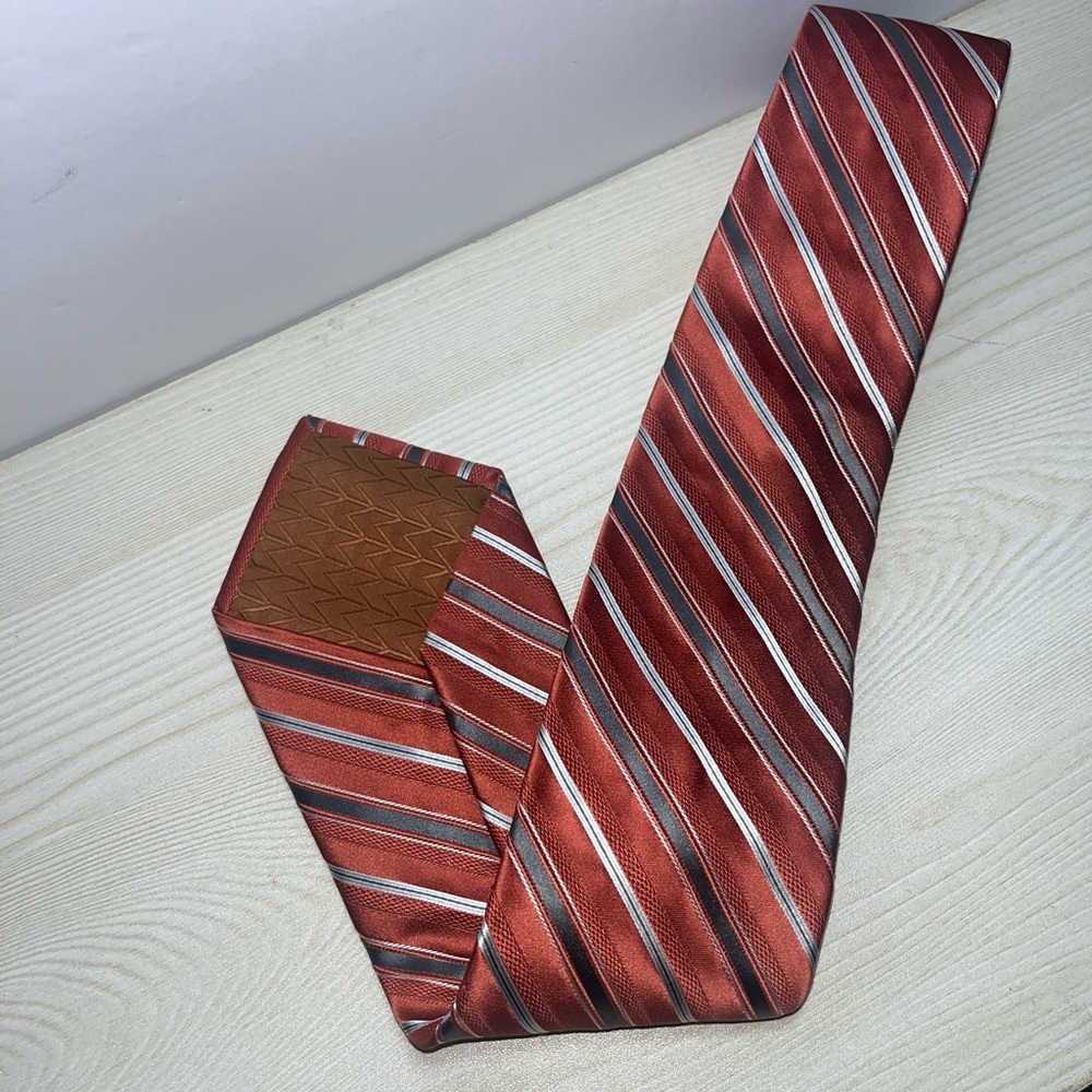 Elegant Red Striped Tie